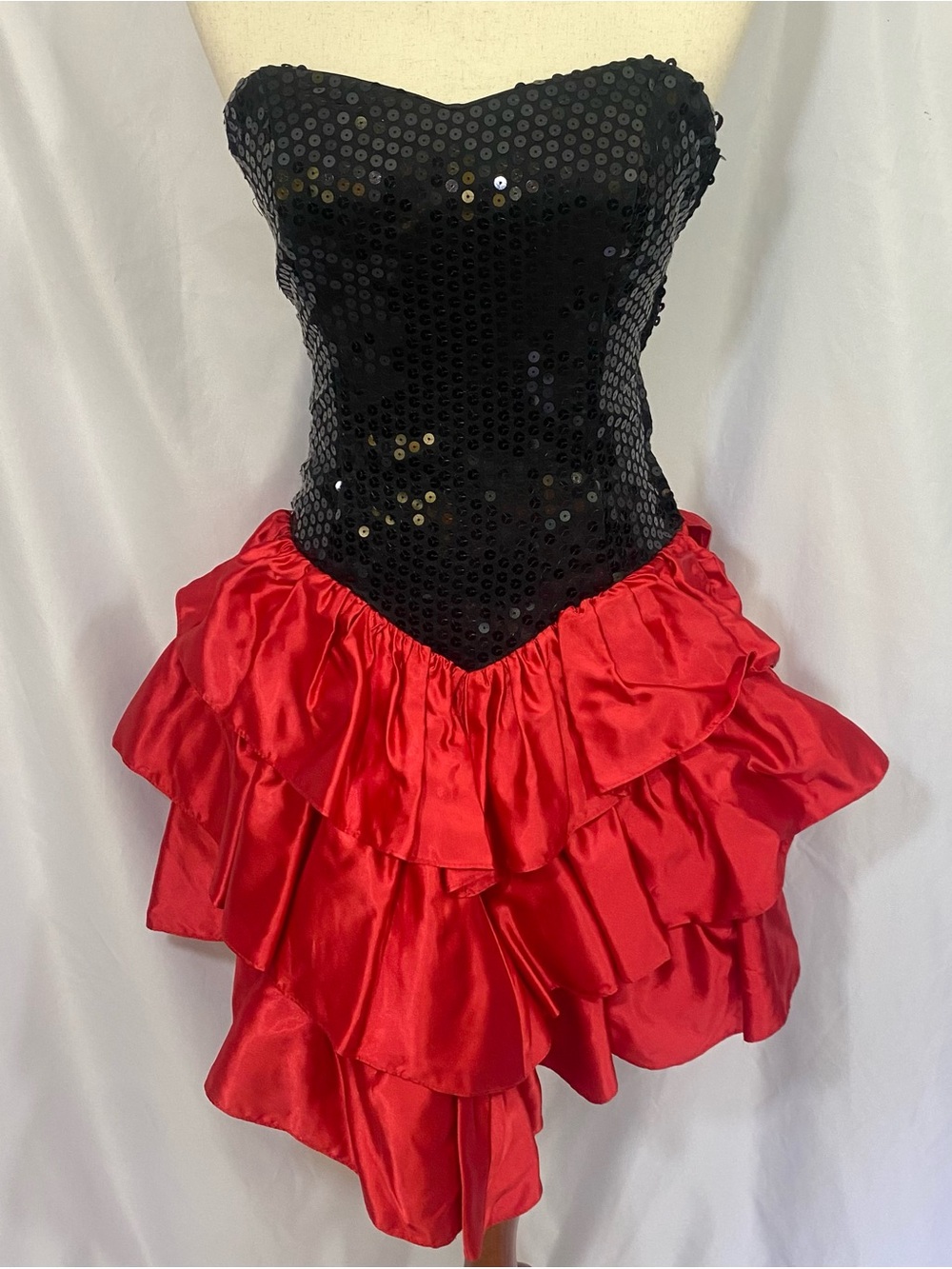 Vintage 90’s Roberta Black and Red Sequined Corset Back Prom Dress Small